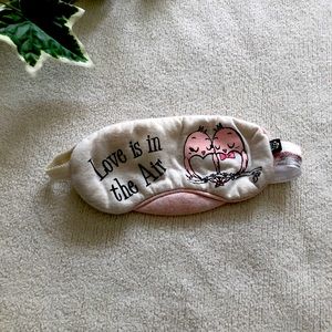 Free add on La vie en rose sleep eye mask